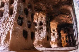 Cueva de los Cien Pilares
