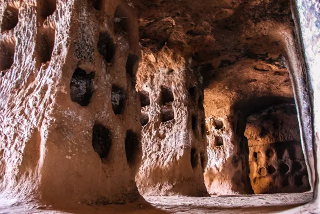 Cueva de los Cien Pilares