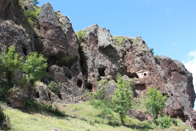 Jonas Caves