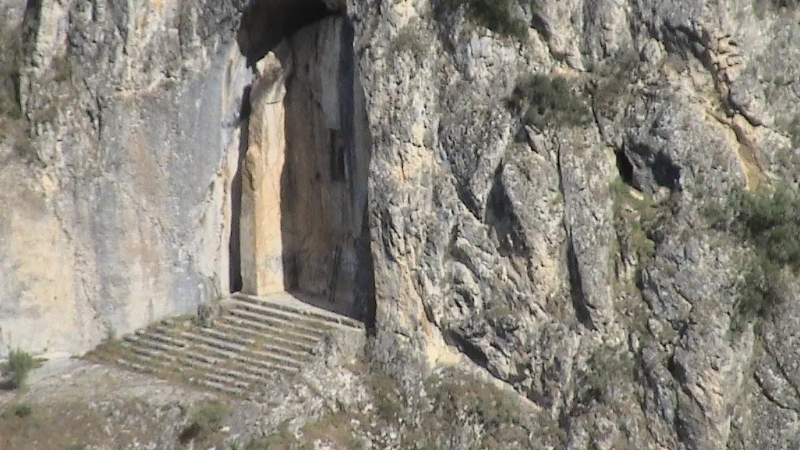 Kapılıkaya Rock Tomb