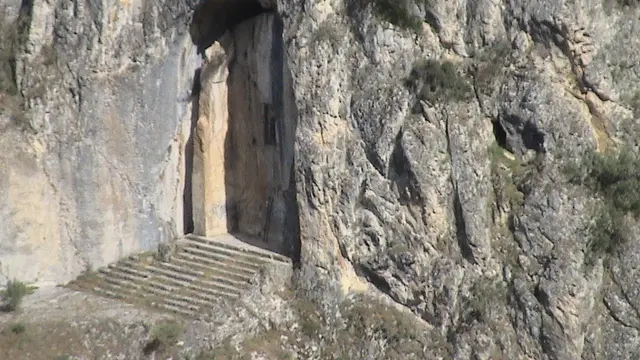 Kapılıkaya Rock Tomb