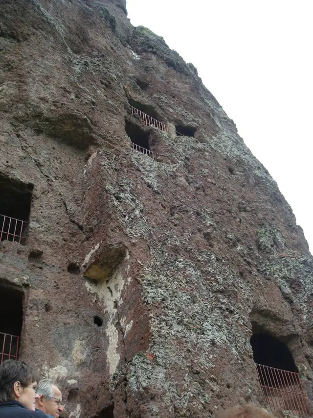 Jonas Caves
